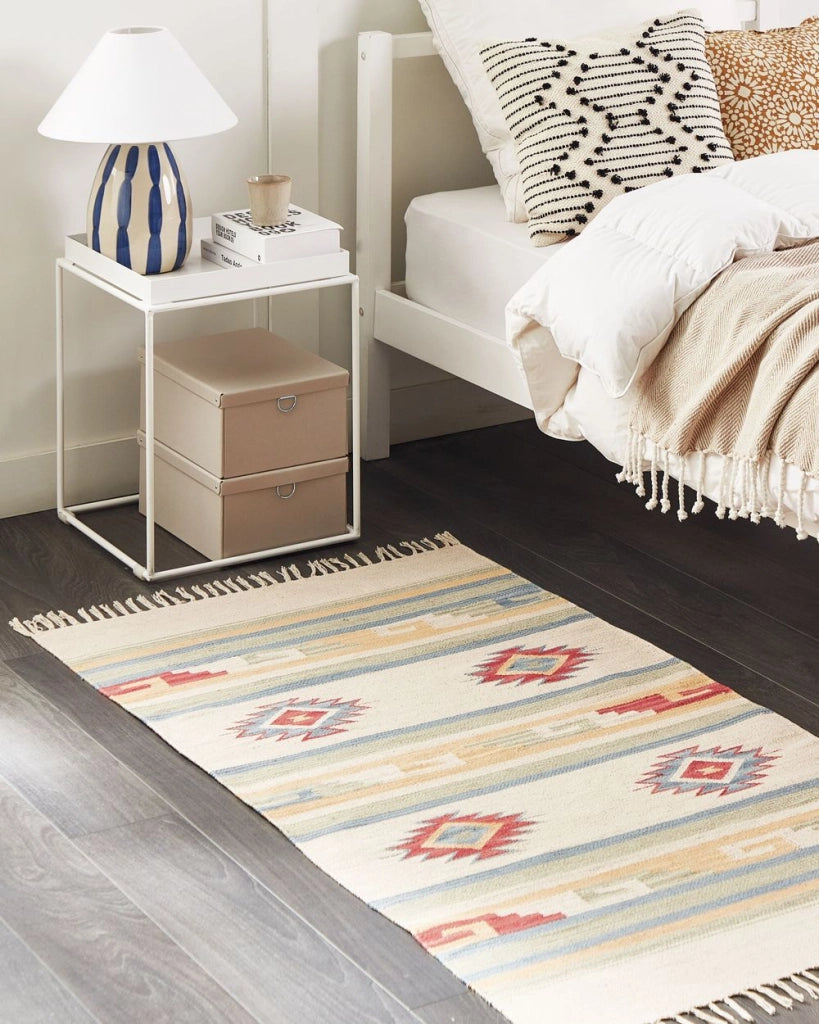 Tappeto Kilim Beige e Marrone Cotone 80 x 150 cm Tagliato a Navetta Tessuto a mano Pavimento Parete Tappeto Simboli geometrici Motivo reversibile Frange