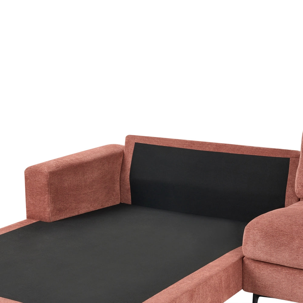 Divano angolare in tessuto rosso lato destro con schienale imbottito e finitura idrorepellente con gambe in metallo nero soggiorno in stile moderno