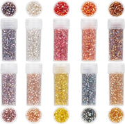 Box di 9111 pezzi 11/0 2mm Perle di Vetro a Buco Circolare - Bulk Rocaille a Sei Facce Argento Interno - Spaziatori di Vetro Piccoli per Sierade - Accessori per Fai da Te - Bracciali di Amicizia - Collane