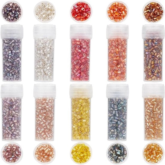 Box di 9111 pezzi 11/0 2mm Perle di Vetro a Buco Circolare - Bulk Rocaille a Sei Facce Argento Interno - Spaziatori di Vetro Piccoli per Sierade - Accessori per Fai da Te - Bracciali di Amicizia - Collane