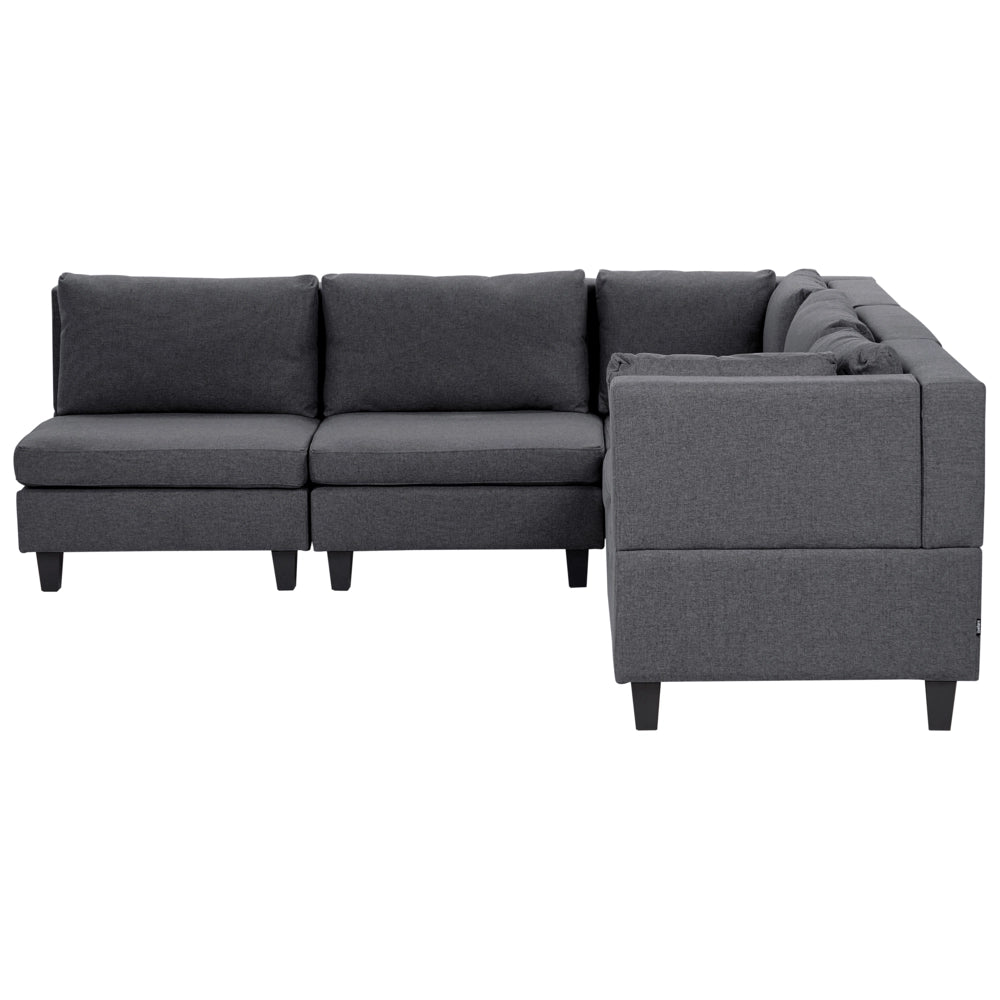 Divano componibile a 5 posti imbottito in tessuto grigio scuro gambe nere lato sinistro stile moderno