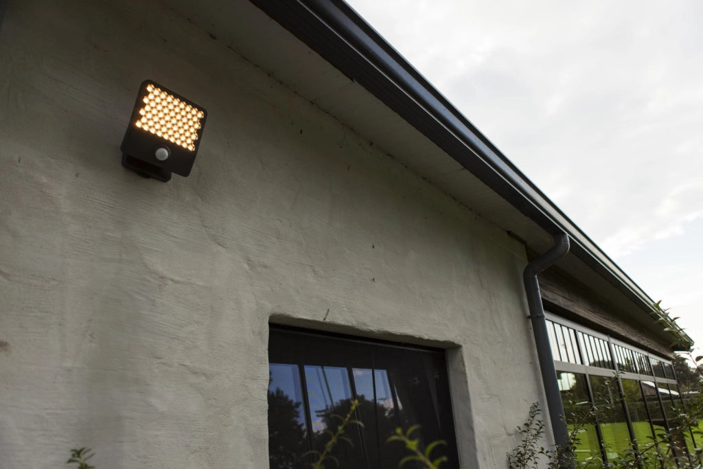 Applique esterna LED 24W PIR grigio scuro IP54 Lutec