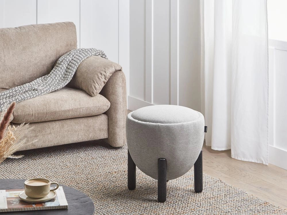 Pouf grigio in poliestere simile al lino Rivestimento in finto lino Gambe in legno Poggiapiedi Accessori per la casa Soggiorno