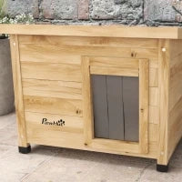 Casa per Gatti, Cuccia Esterna in Legno Rialzata con Tetto in Asfalto, Finestra, 57 x 45 x 43 cm, Giallo