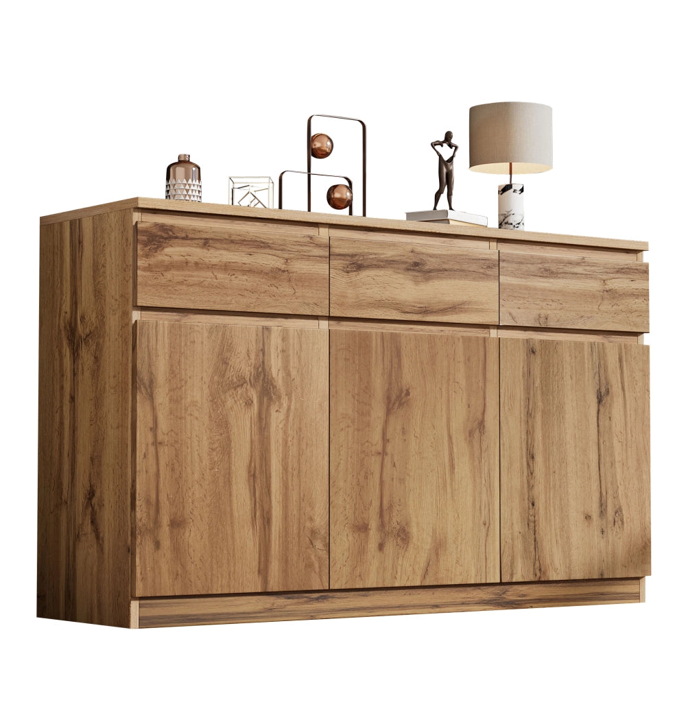Credenza 135x40x81 cm con 3 ante e 3 cassetti; ripiani regolabili in pannello truciolare naturale