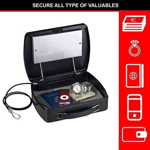 Master Lock P008EML Cassaforte Portatile con Combinazione Digitale e Cavo d'Acciaio Capacita' 2.17 L Alimentazione 4 AA (non incluse) Chiavi di Emergenza Incluse colore Nero