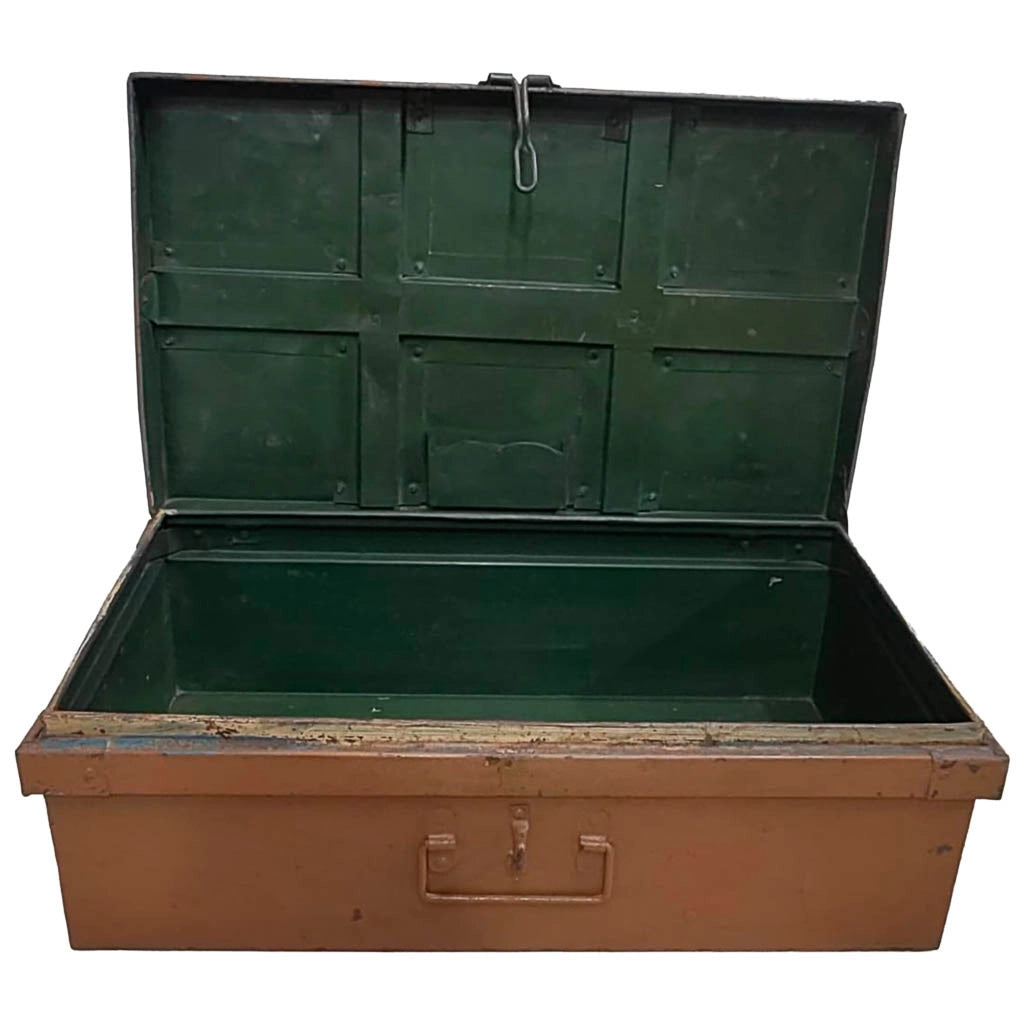 Valigia artigianale in metallo, 67x37x25h cm