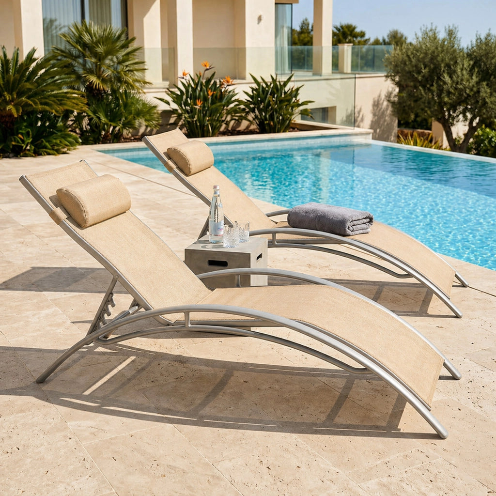 Set 2 Lettini Prendisole Reclinabili Per Giardino Con Schienale Regolabile 5 Posizioni Tessuto Traspirante Per Piscina Terrazza Outdoor 59 x 158 x 81.5 Cm Beige