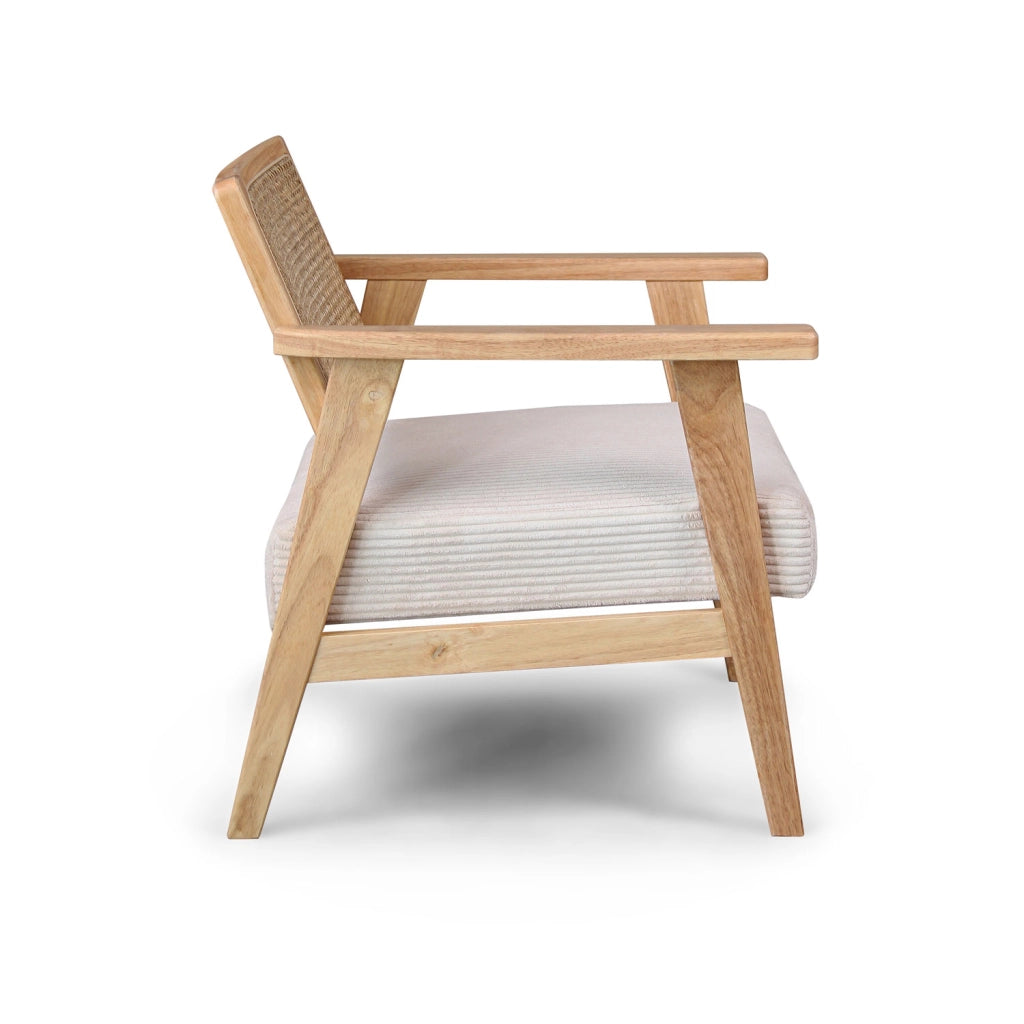 Artena - Poltrona in legno massello di Parawood con innesti in polyrattan e seduta in velluto a coste