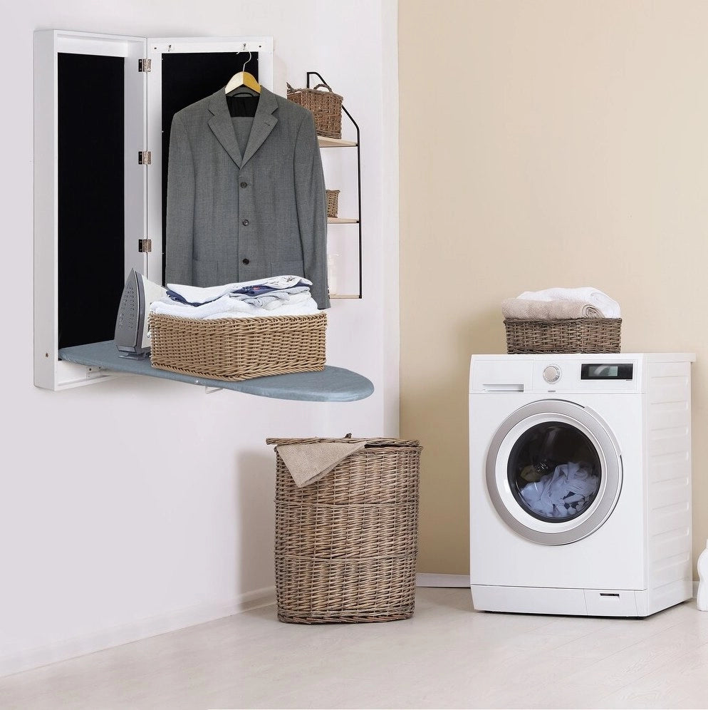 Mobile da parete con asse da stiro e specchio; MDF bianco; 105 x 43;5 x 16 cm