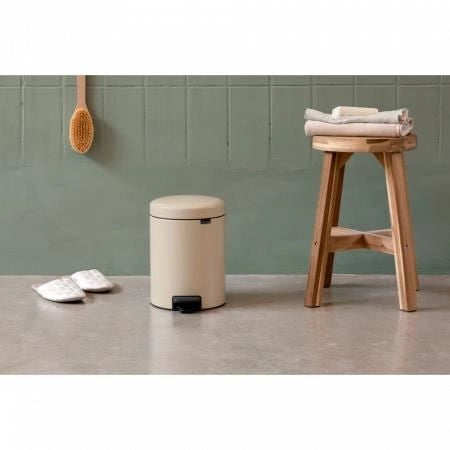 Brabantia 149887 NewIcon Pattumiera a Pedale 3 L Chiusura Ammortizzata Base Antiscivolo Coperchio Anti-Odore Secchio Interno Estraibile colore Beige