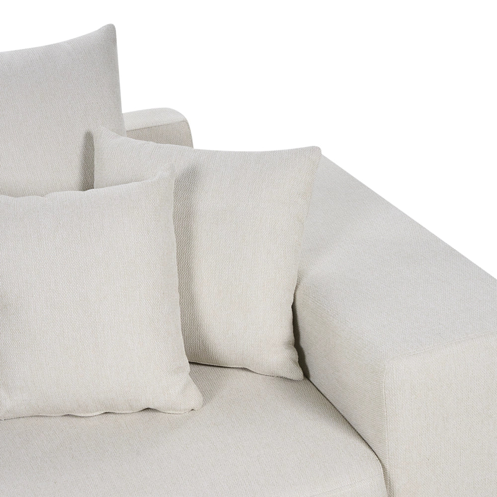 Divano angolare a destra in tessuto beige chiaro a 3 posti con cuscini extra sparsi Soggiorno moderno