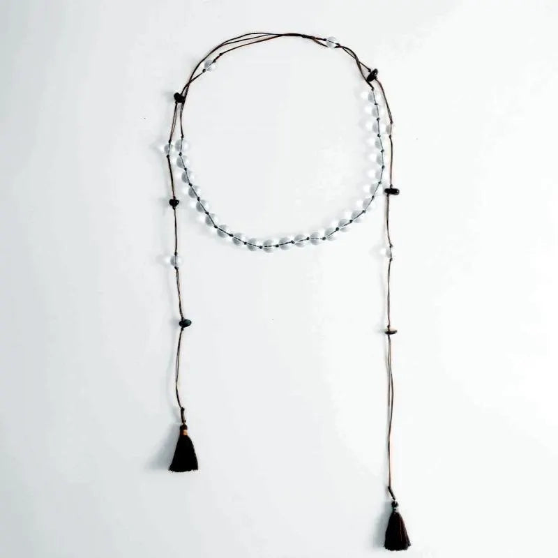 Collana in corda intrecciata e perle naturali: gioielli boho con nappe