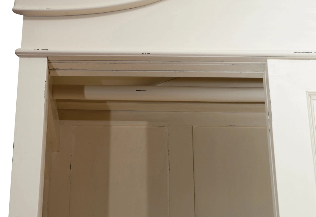 Biscottini Armadio in legno massello finitura bianca anticata L123xPR65xH211 cm Spazioso
