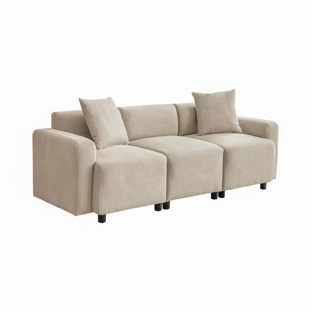 Divano 3 posti ULEVR 211 cm in ciniglia beige con 2 cuscini, schienale alto e braccioli arrotondati