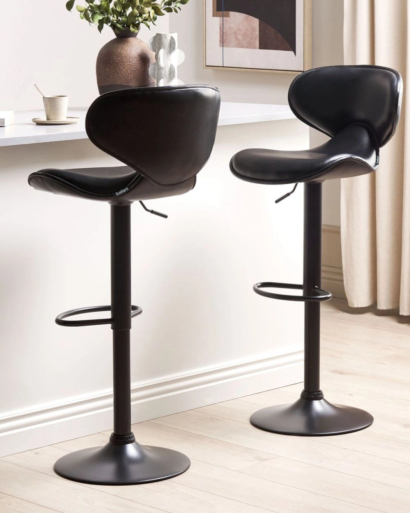 Set di 2 sgabelli moderni senza braccioli regolabili in altezza in ecopelle nero regolabile in altezza Glamour