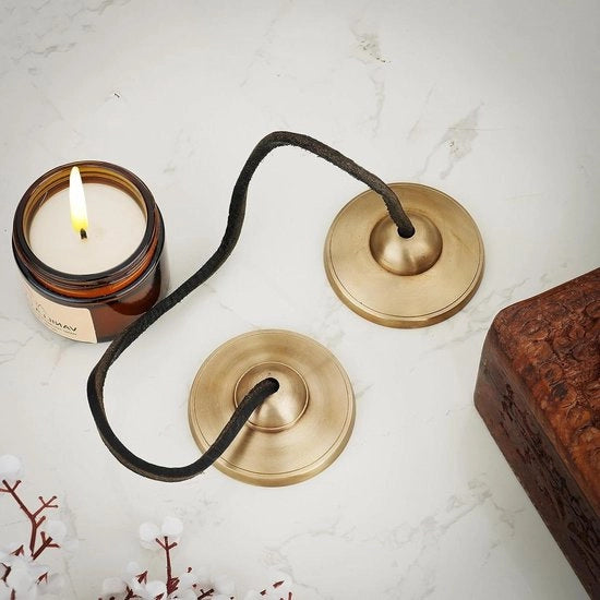 Tingsha per Meditazione e Yoga - Mani di Metallo per Spiriti

Oggetto: 2 x Tingsha
Modello: BK-100
Materiali: Metallo
Dimensioni: 3,5 x 1,5 cm
Peso: 50 g
Colore: Argento
Funzione: Per creare vibrazioni positive e per la meditazione