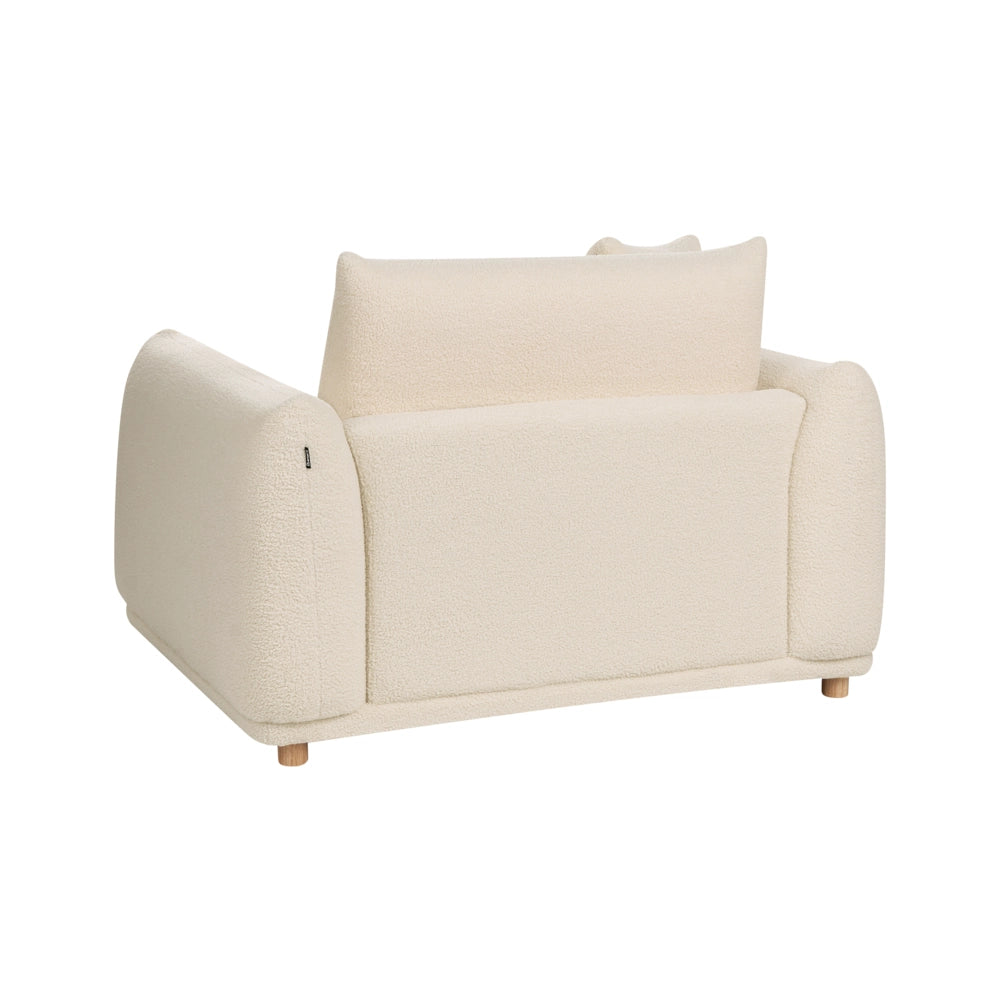 Poltrona in bouclè bianco sporco con gambe in legno morbido, da salotto con braccioli, stile moderno