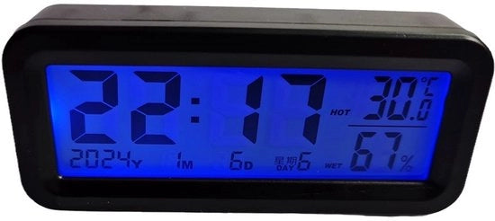 Display per cruscotto, illuminazione di sfondo automatica (blu) notturna, rilevamento temperatura e umidità, visualizzazione oraria 12/24, calendario, ricarica via pannelli solari e cavo USB-C per autoveicoli e camion.