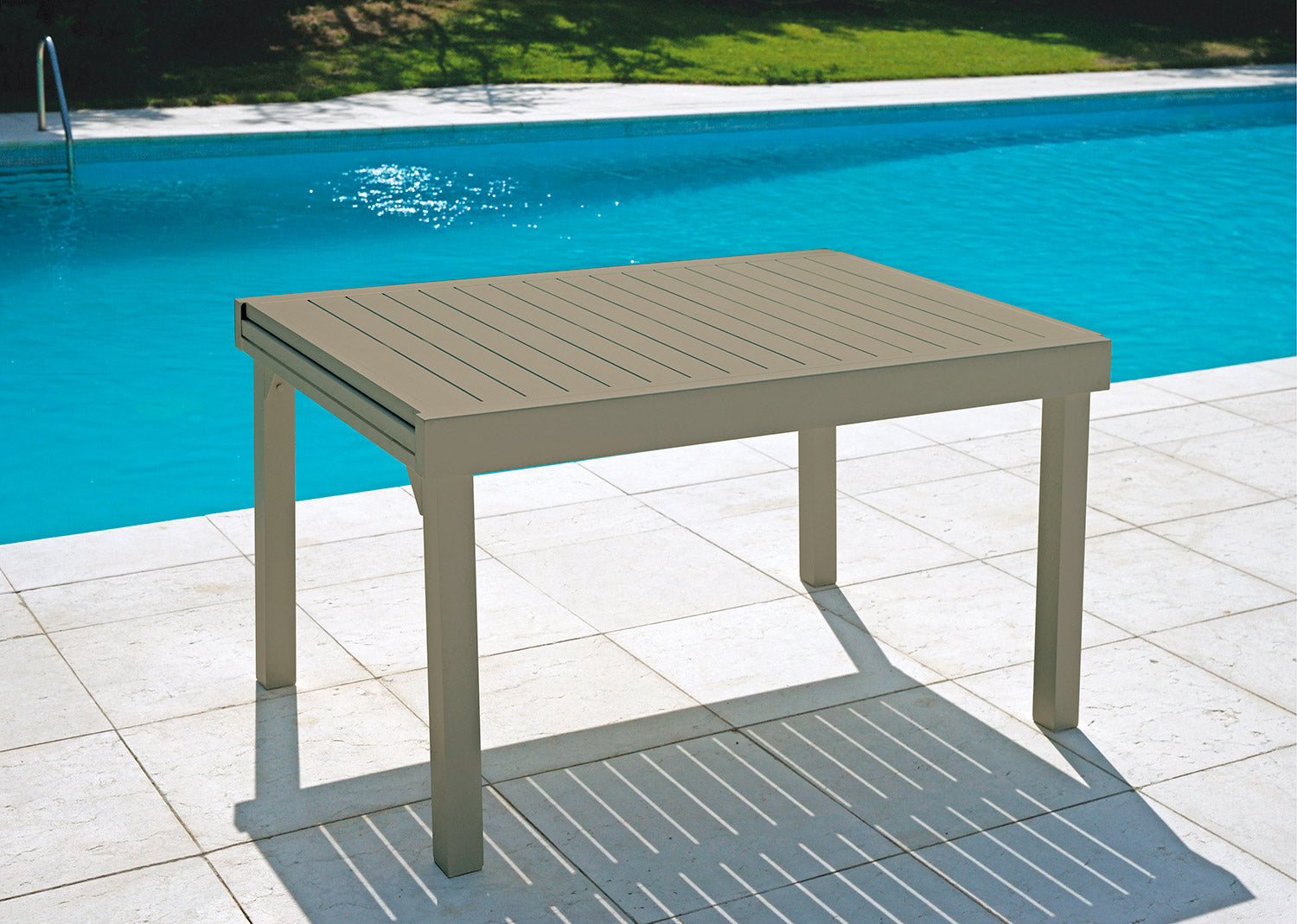 Tavolo Allungabile da Giardino 135/270x90x75 cm Montecatini in Alluminio Tortora