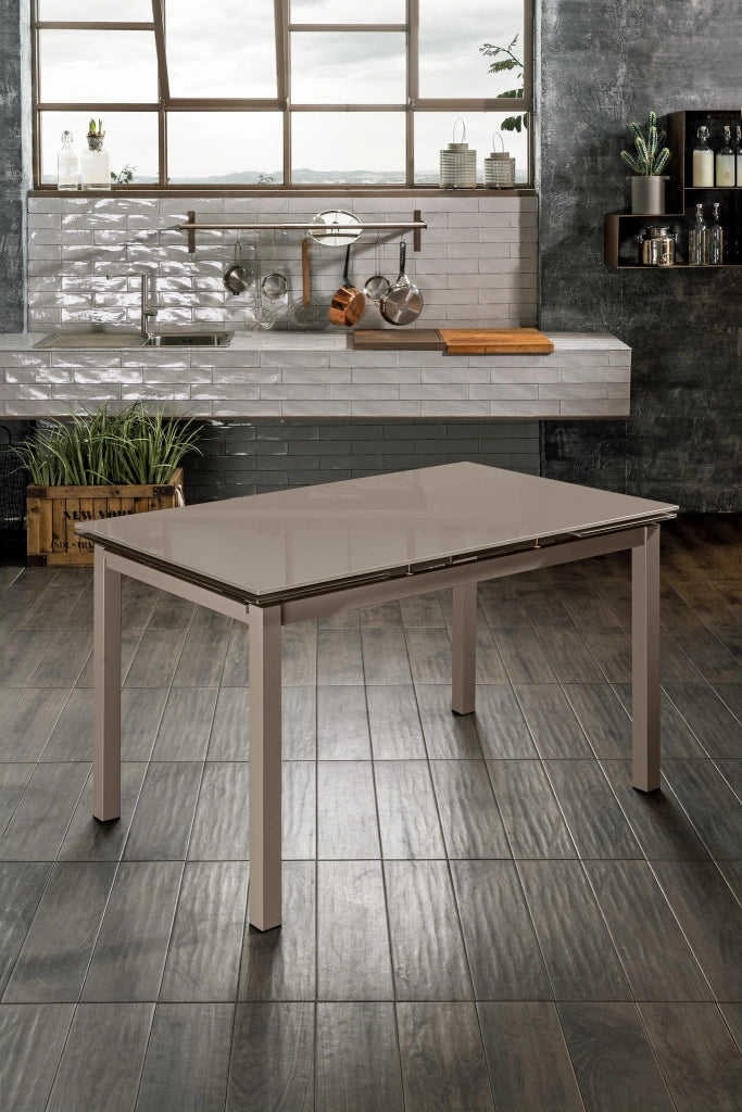 Tavolo Allungabile Baud con Top in Vetro Temperato Cappuccino e Gambe in Metallo Verniciato - Design Moderno 130/200cm per 8 Persone