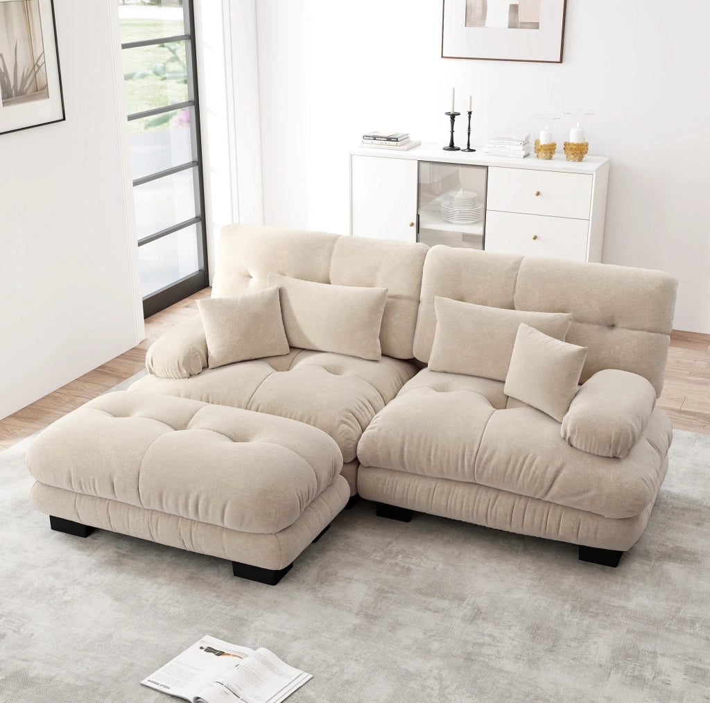 Divano modulare in chenille color caffè chiaro con ottoman mobili; cuscini lombari e braccioli ampi