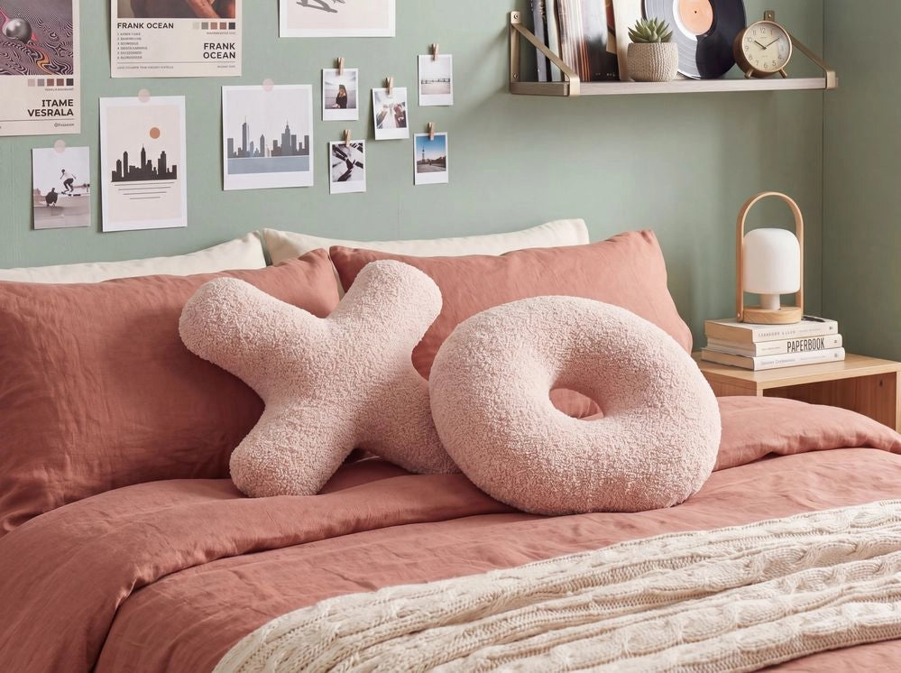 Set di 2 cuscini in tessuto decorazione tessile rosa a forma delle lettere XO divano soggiorno camera da letto