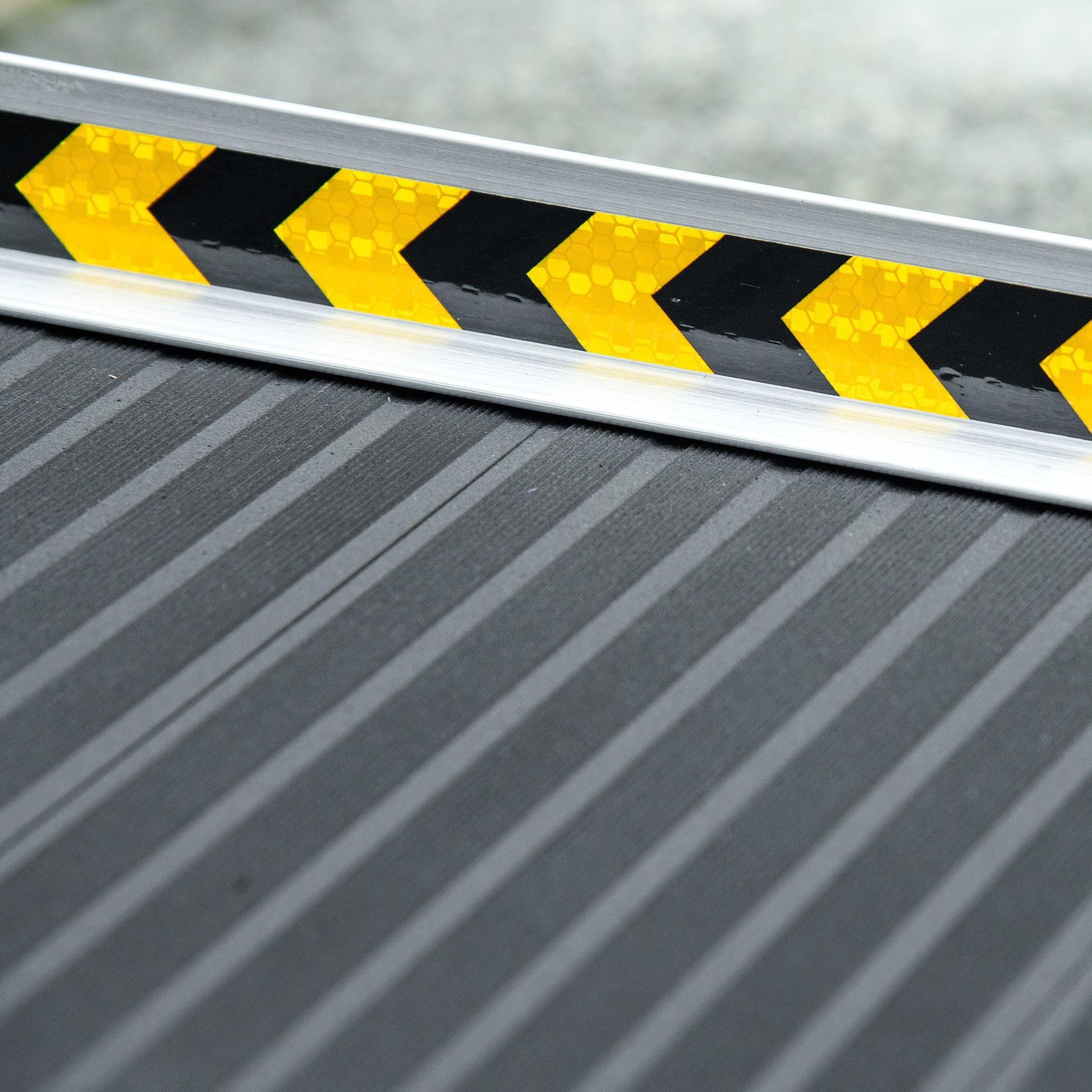 Rampa per Sedia a Rotelle Pieghevole e Antiscivolo 152x73 cm Capacità 272 kg in Alluminio