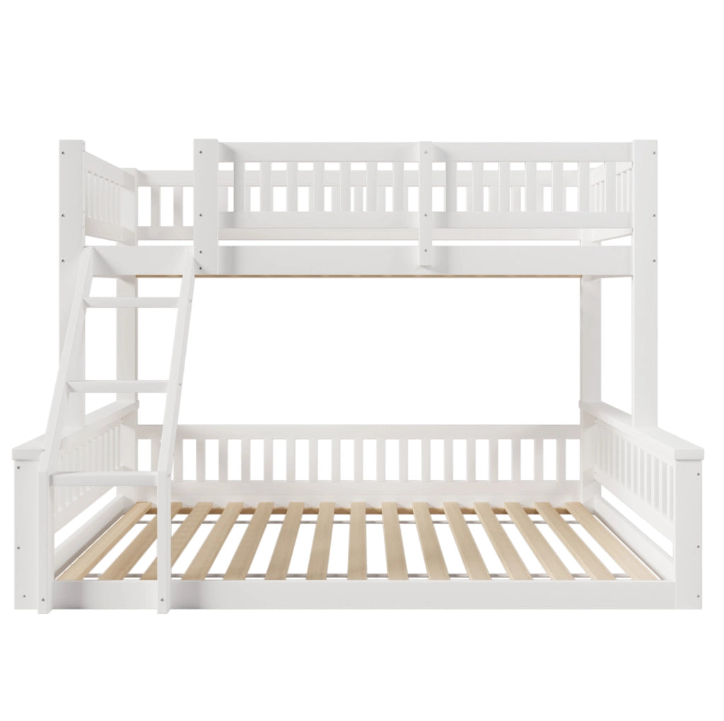Letto a castello in pino bianco 90x200 cm + 140x200 cm con scala e sponde