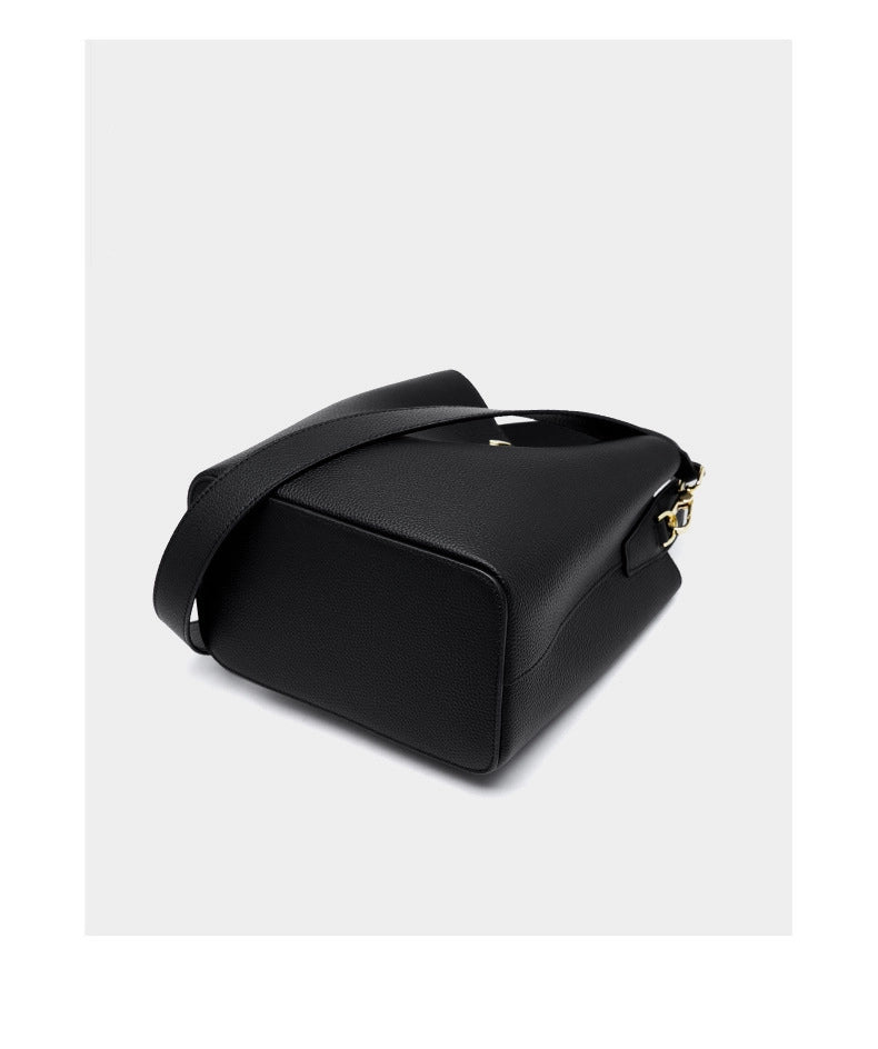 Borsa a tracolla da donna in vera pelle, colore nero.
