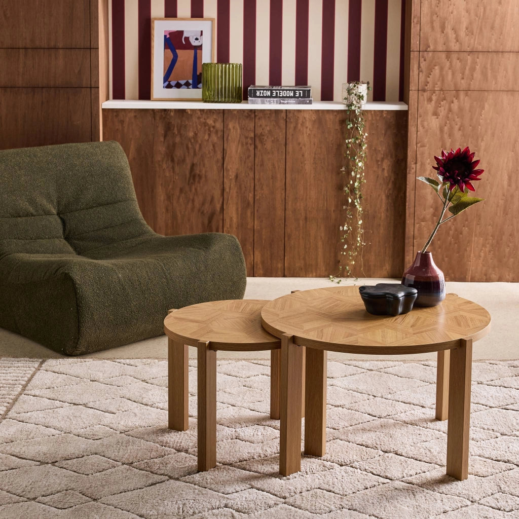 Tavolini vintage rotondi con piano effetto chevron, marrone naturale