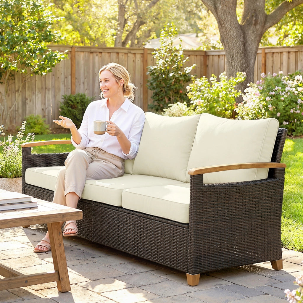 Divano da Esterno 3 Posti in Rattan PE ¨C zephmum ¨C Marrone, Crema, con Cuscini