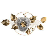 Ornamento da parete in metallo dorato fatto a mano pezzo di Deco con composizione floreale moderna