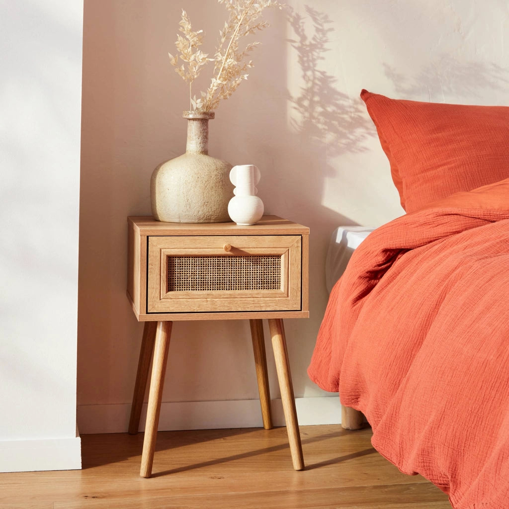 Comodino effetto legno e intrecciatura cannage, 1 cassetto, marrone