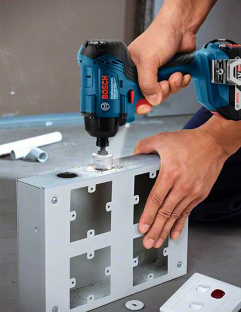 BOSCH Kit 18V BSK182D2A (GDR 18V-160 + GKS 18-57 G + 2 x 2,0 Ah + AL1820 + L-Boxx 136 + L-Boxx 238)