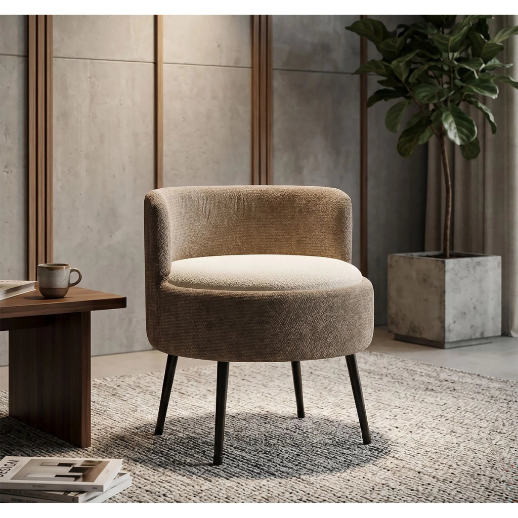 Poltrona in legno e ferro dal design nordico