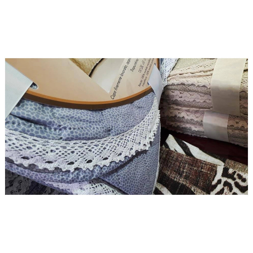 Trade Shop - Trapuntino Matrimoniale 255x255cm Con Bordi Merlettati Colore E Fantasia Casuale -