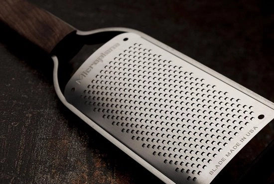 Raspatore per cucina fine - formaggio duro agrumi aglio peperoncino - Serie Maestro legno di walnuts/acciaio inox