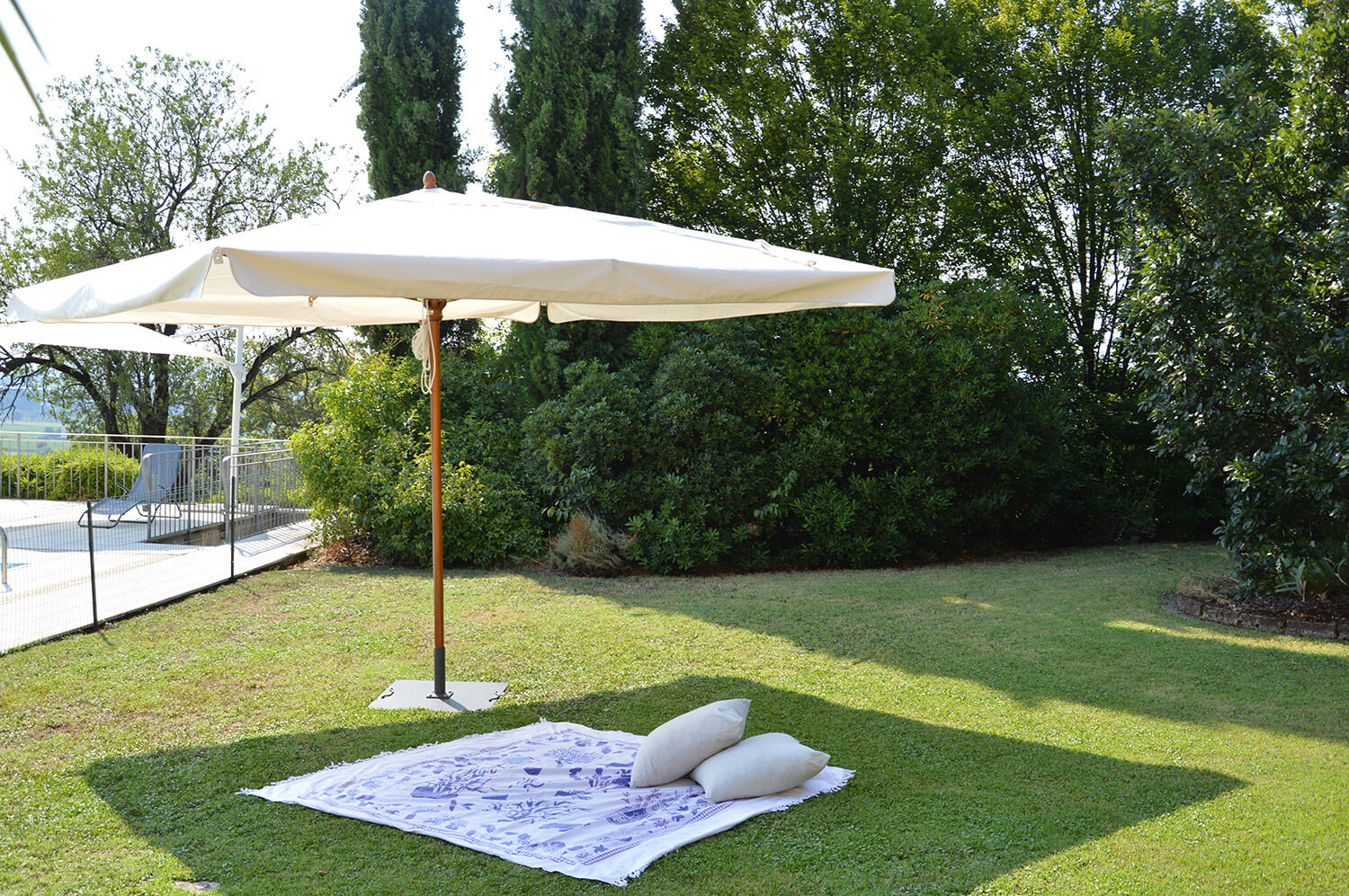 Ombrellone da Giardino 3,5x3,5 m Palo Ø60 mm in Legno Telo in Acrilico con Balza Danieli Bangkok Ecrù