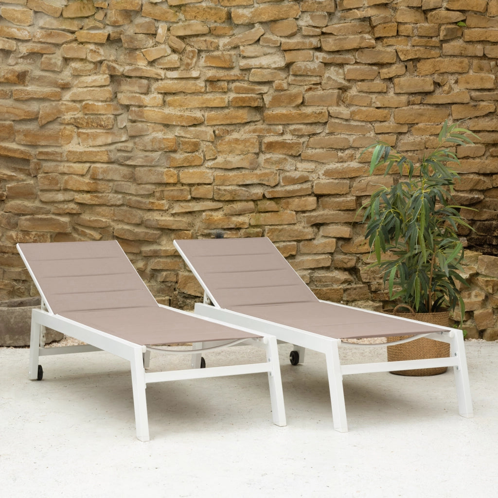 Set di 2 lettini BARBADOS in textilene tortora - alluminio bianco
