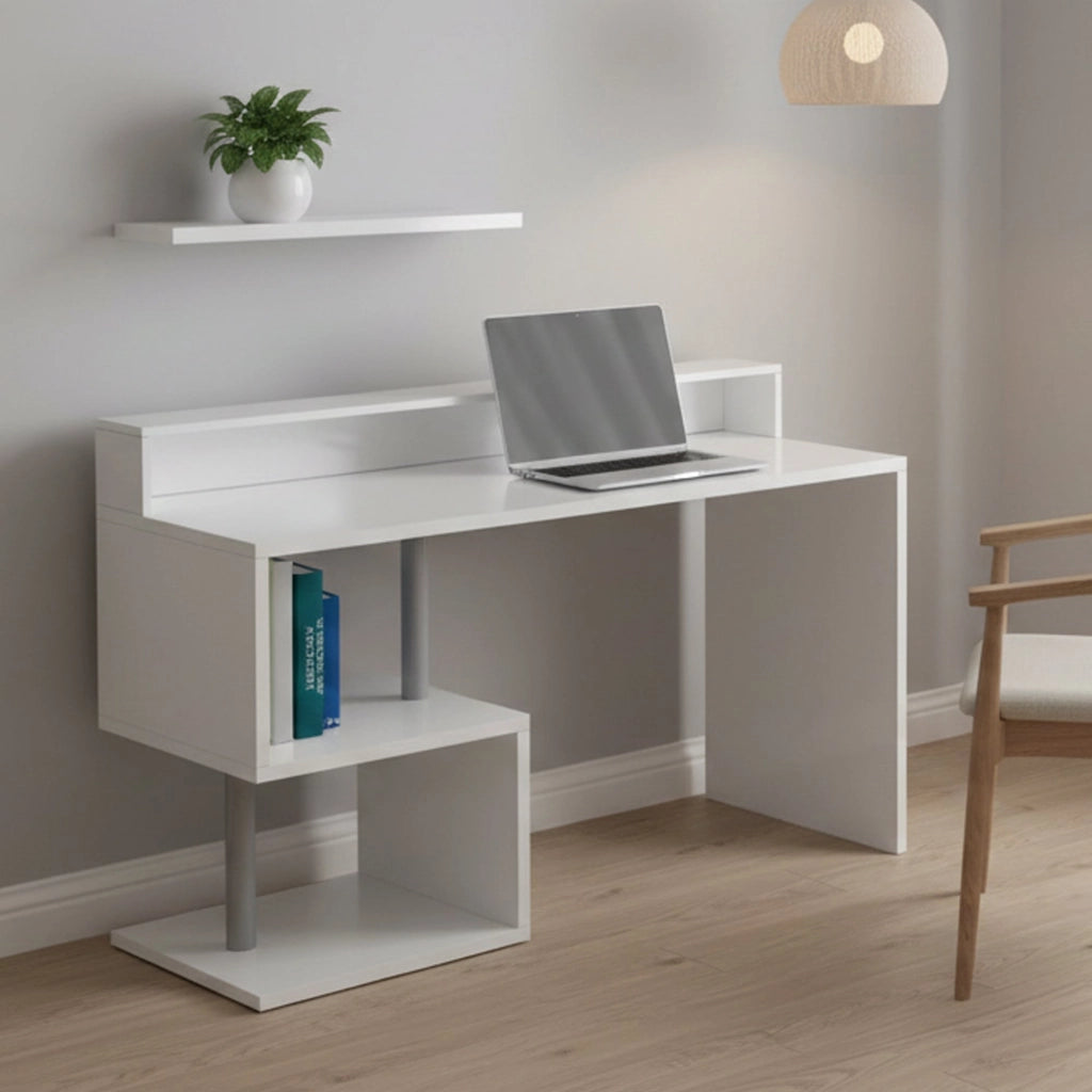 Scrivania Kobenhavn, Scrittoio lineare con ripiani portaoggetti, Scrivania ufficio multiuso con sopralzo, 140x60h93 cm, Bianco