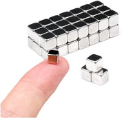 Pacchetto di 45 piccoli magneti cubici quadrati, magneti divertenti, magneti piccoli per attività di bricolage, magneti per frigorifero, magneti per lavagne bianche, magneti blocco, magneti (5x5x5mm)
