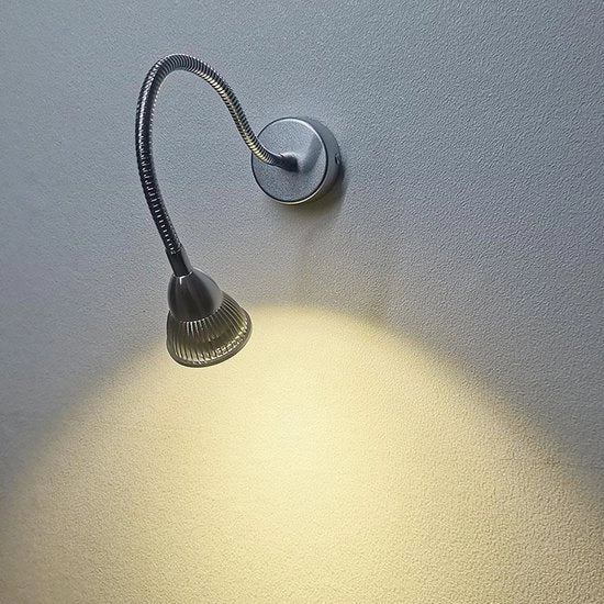 Lampada LED da 5W con collo flessibile, moderna lettore per accanto al letto, design argentato, adatta per la montaggio su parete interna e si adatta a diversi stili d'arredamento.