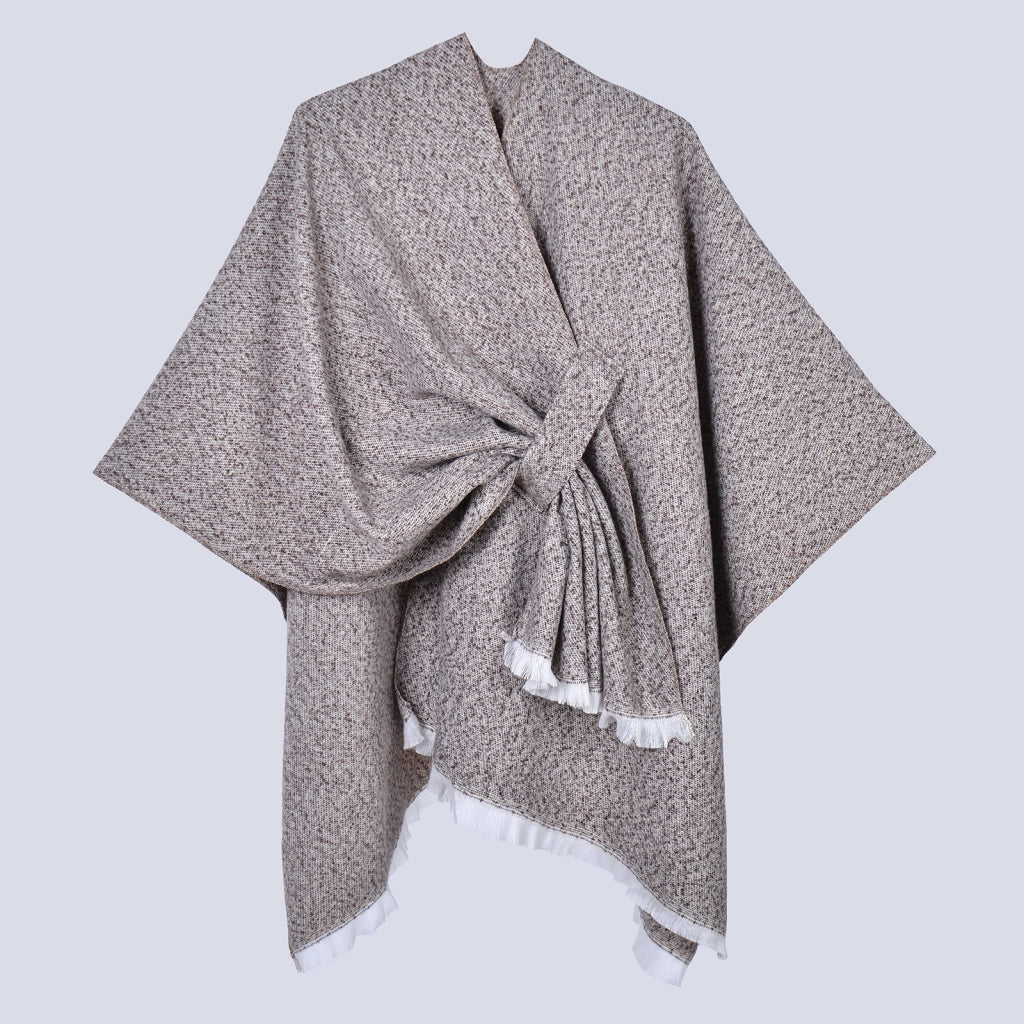 Mantella da donna con spacco diagonale e laccetti a pois color fango, con frange.
