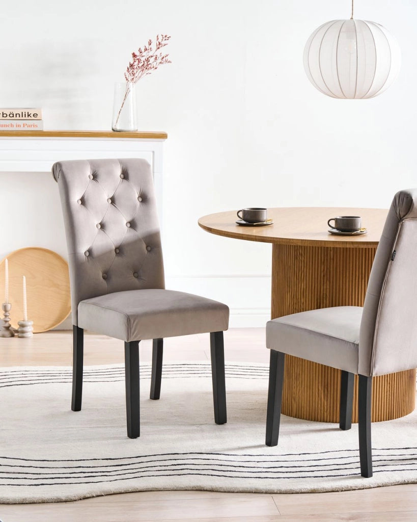 Set di 2 Sedie da Pranzo Tessuto Velluto Grigio Glam Design Moderno Gambe in Legno Nero