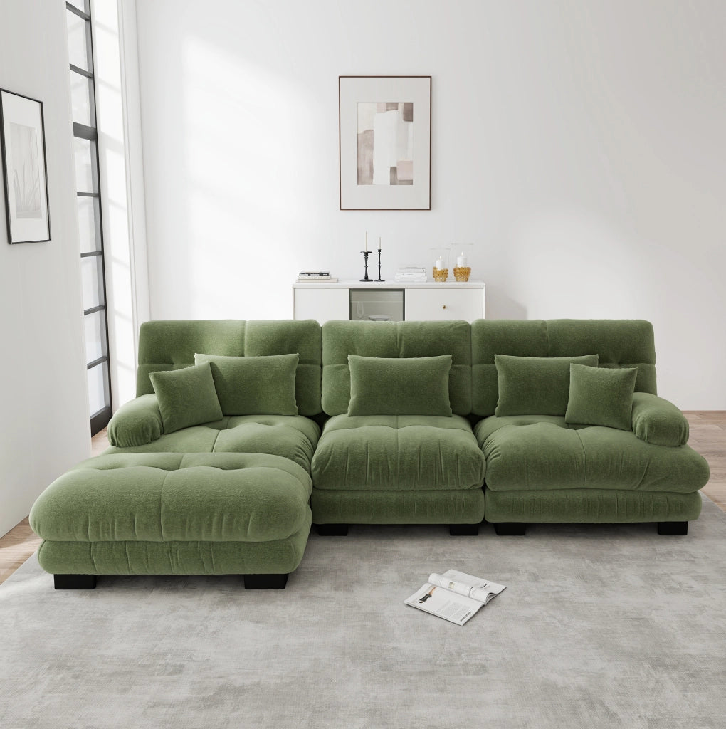Divano modulare angolare con pouf mobili in chenille verde; seduta profonda