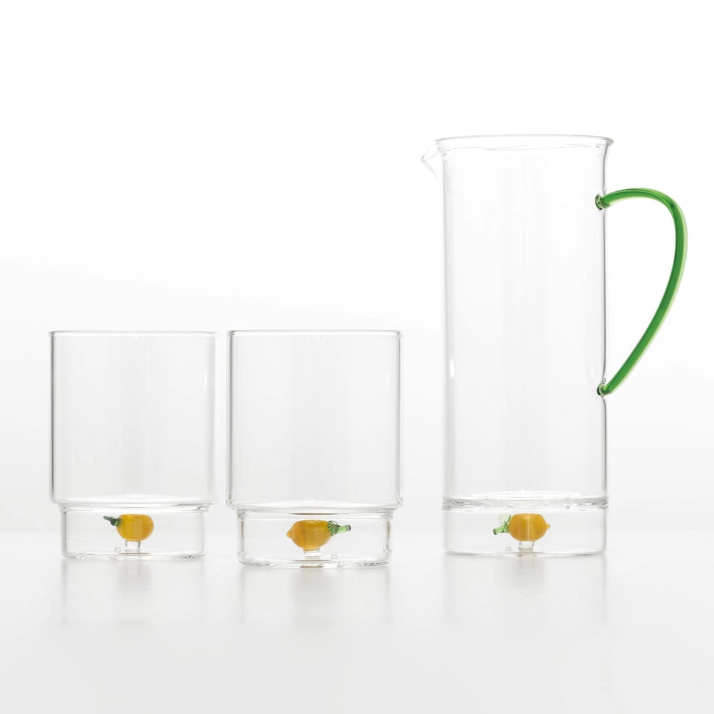 Teca Frutta Caraffa in vetro borosilicato a doppio fondo con decoro limone realizzato a mano per un servizio tavola elegante e funzionale