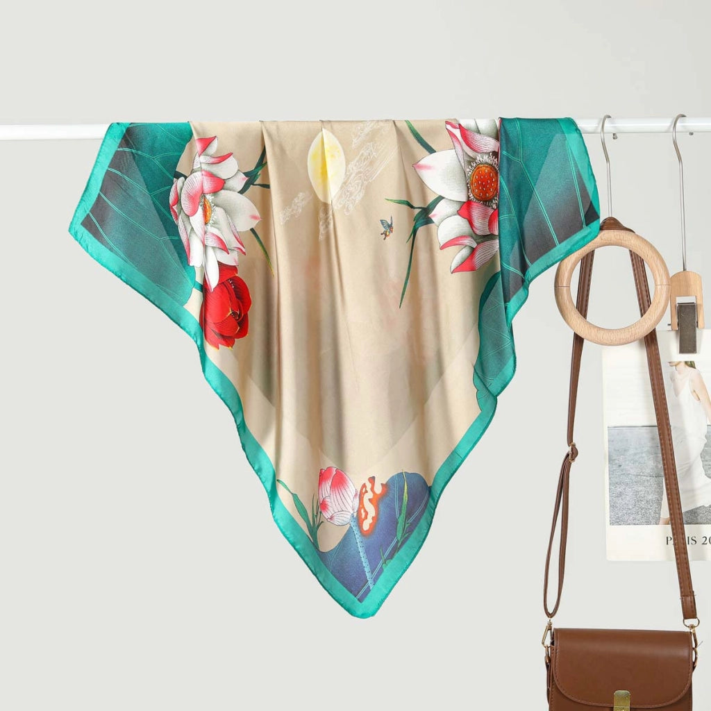 Nuova sciarpa quadrata da donna in seta da 70 cm: alla moda e versatile.