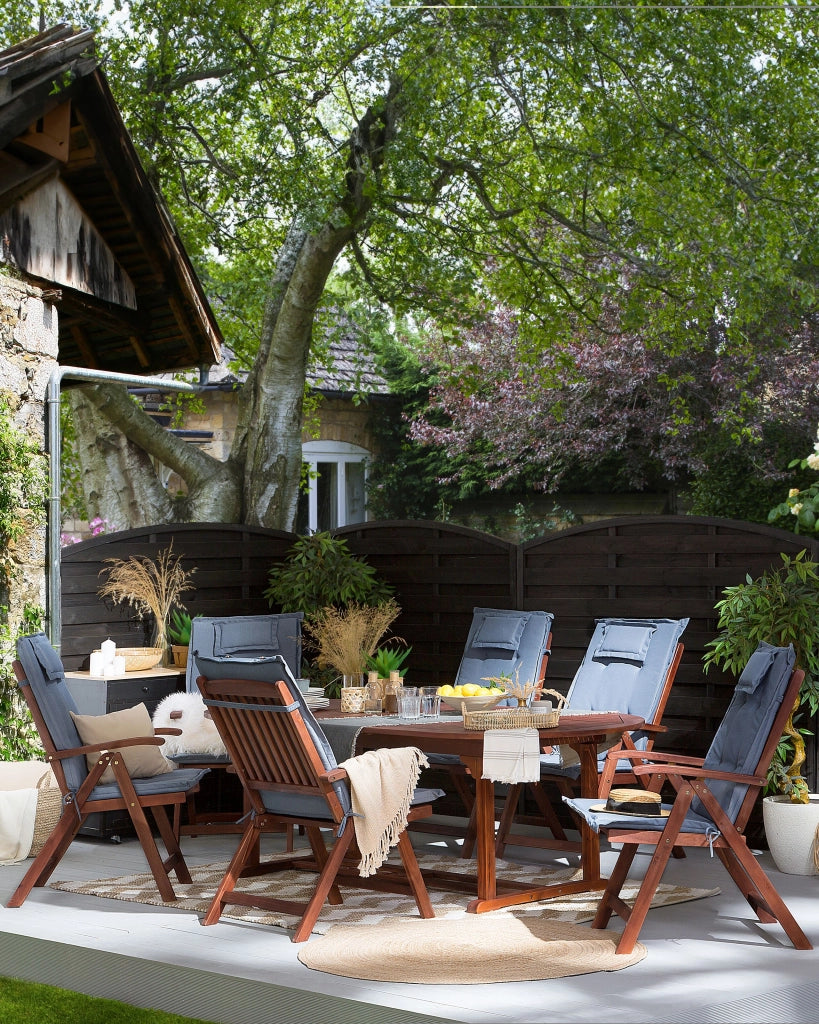 Set di 6 sedie da giardino in legno di acacia cuscino blu regolabile pieghevole per esterni in stile rustico country