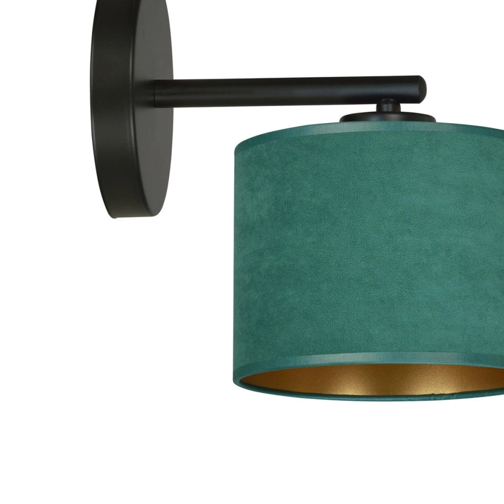 Lampada a parete Hilde in acciaio nero e tessuto vellutato verde